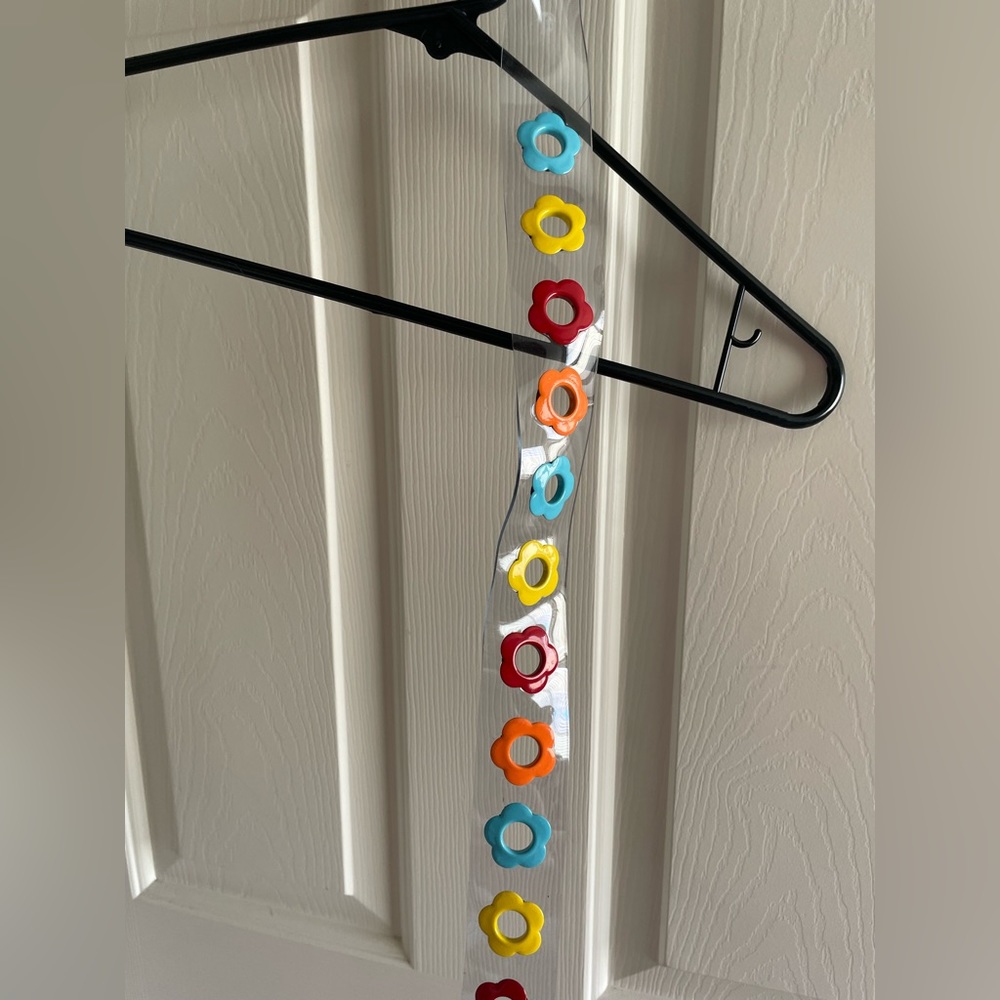 clear/ colorful flower belt. adjustable sizing.